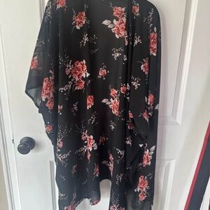 American Eagle Outfitters Black Floral kimono Wrap